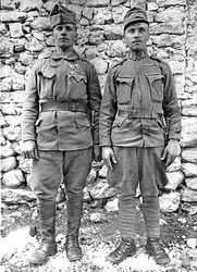 Dvaja vojaci v uhorských uniformách počas I. svetovej vojny