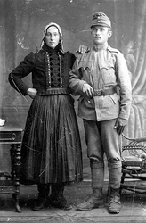 Manželský pár na fotografii z čias I. svetovej vojny