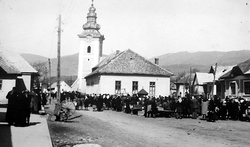 Stred obce Slovošovce počas konania trhu