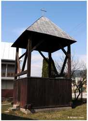 Samostatne stojaca drevená zvonica