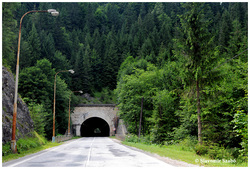 Cestný tunel medzi obcou Stratená a osadou Dobšinská ľadová jaskyňa