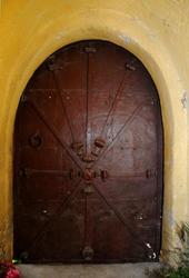 Ručne kované dvere zo 16. storočia