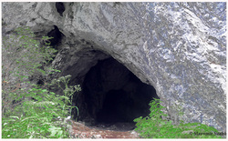 Jedna z jaskýň pod Havraňou skalou